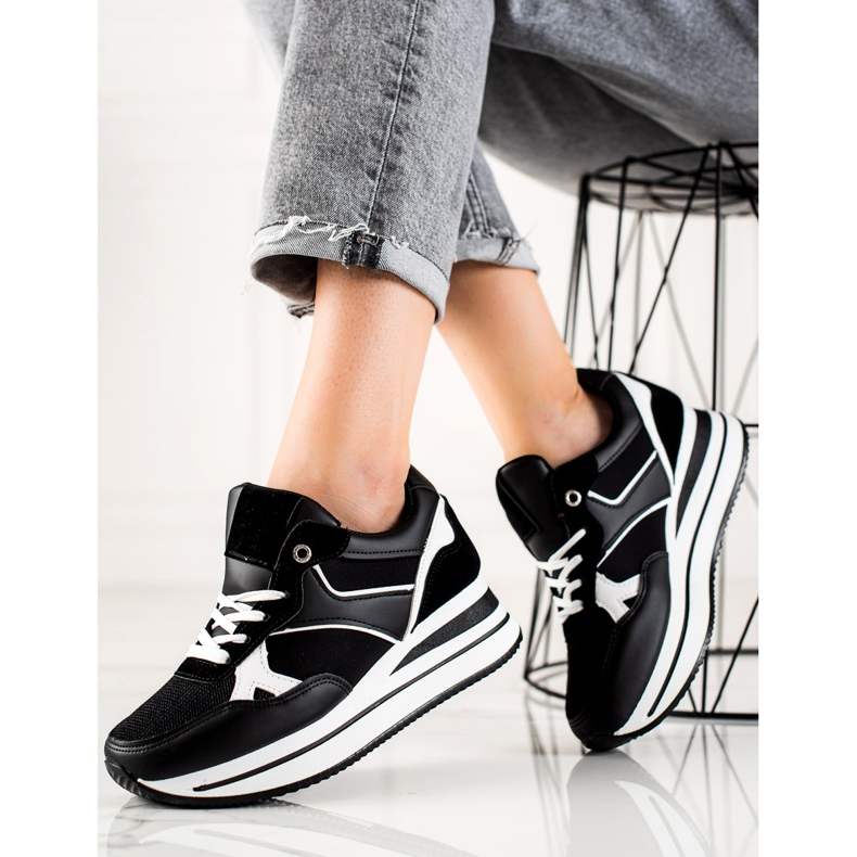 TRENDI Espreitadelas negras na plataforma preto 2