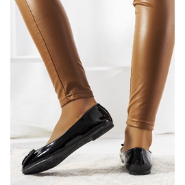 Bailarinas Flynn em verniz preto 1