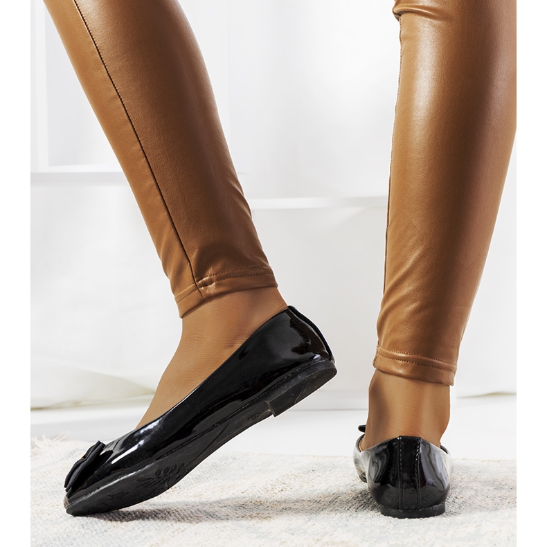 Bailarinas Flynn em verniz preto 1