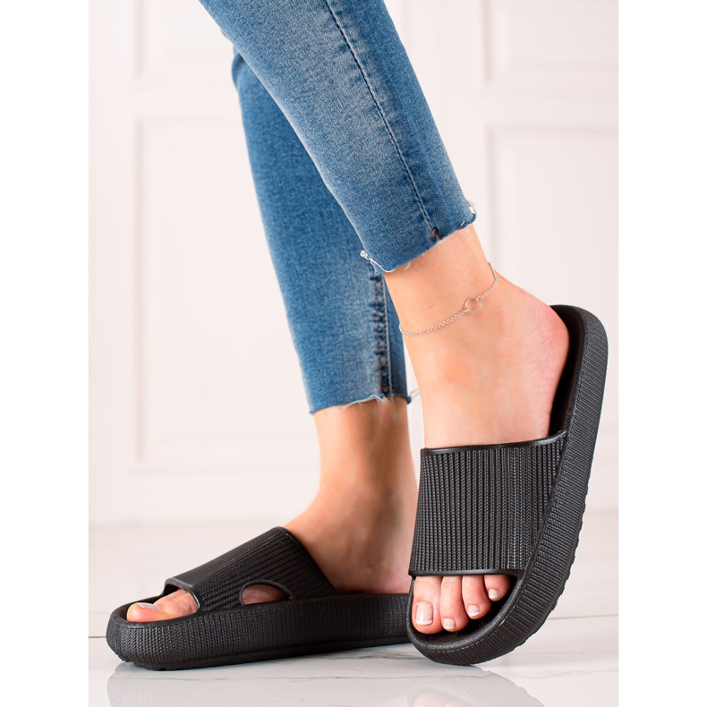 TRENDI Chinelos pretos 2