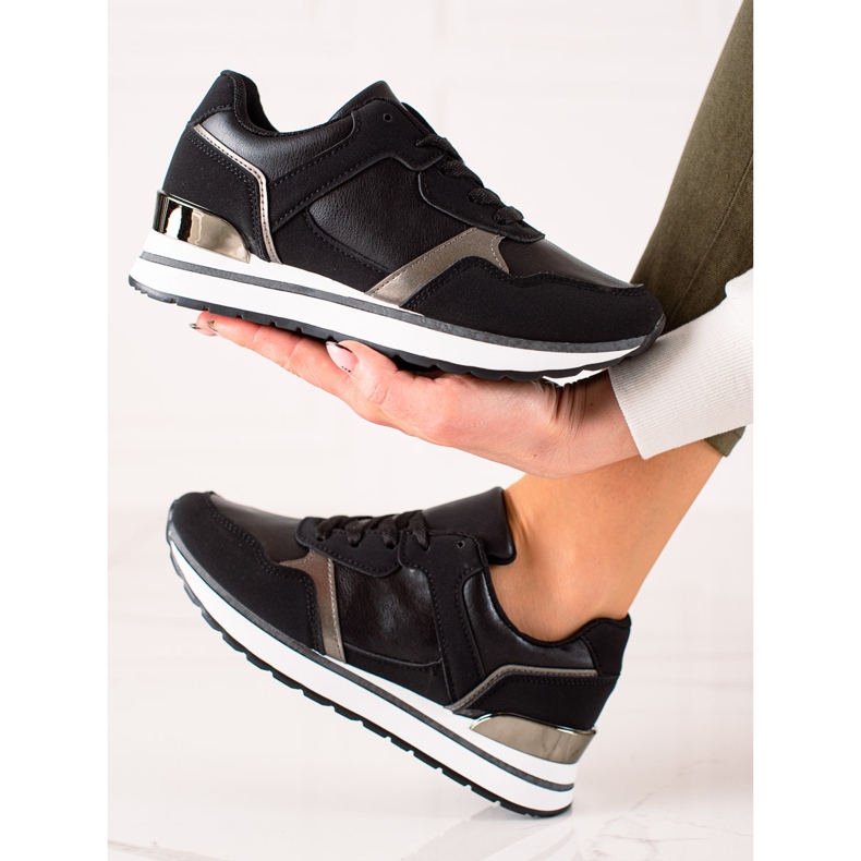 TRENDI Tênis pretos na plataforma 1