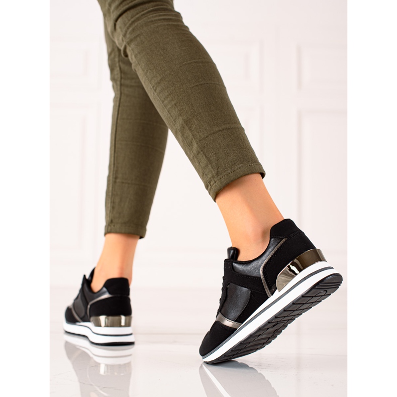 TRENDI Tênis pretos na plataforma 2