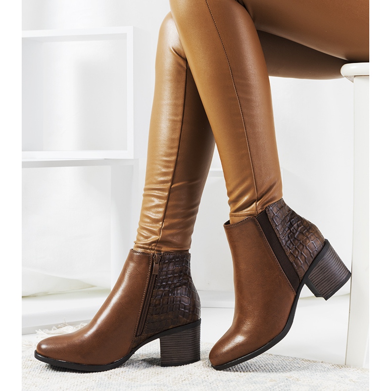 Botas isoladas em castanho Villa 1