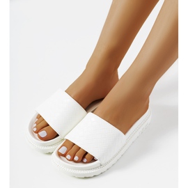 Chinelos brancos na plataforma Big Star HH274683 1