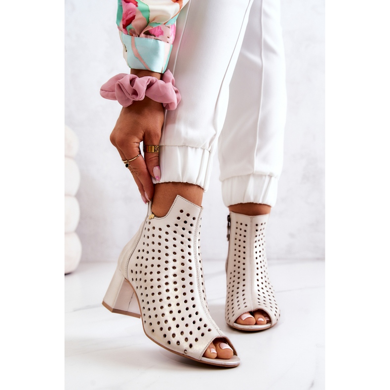 Botas de couro aberto Maciejka 05420-04 bege 1