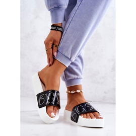 Chinelos femininos de borracha Big Star JJ274A276 branco e preto 2