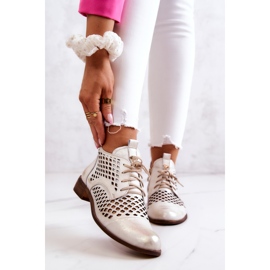 Botas de couro vazado Nicole 2704/004 branco e dourado 1