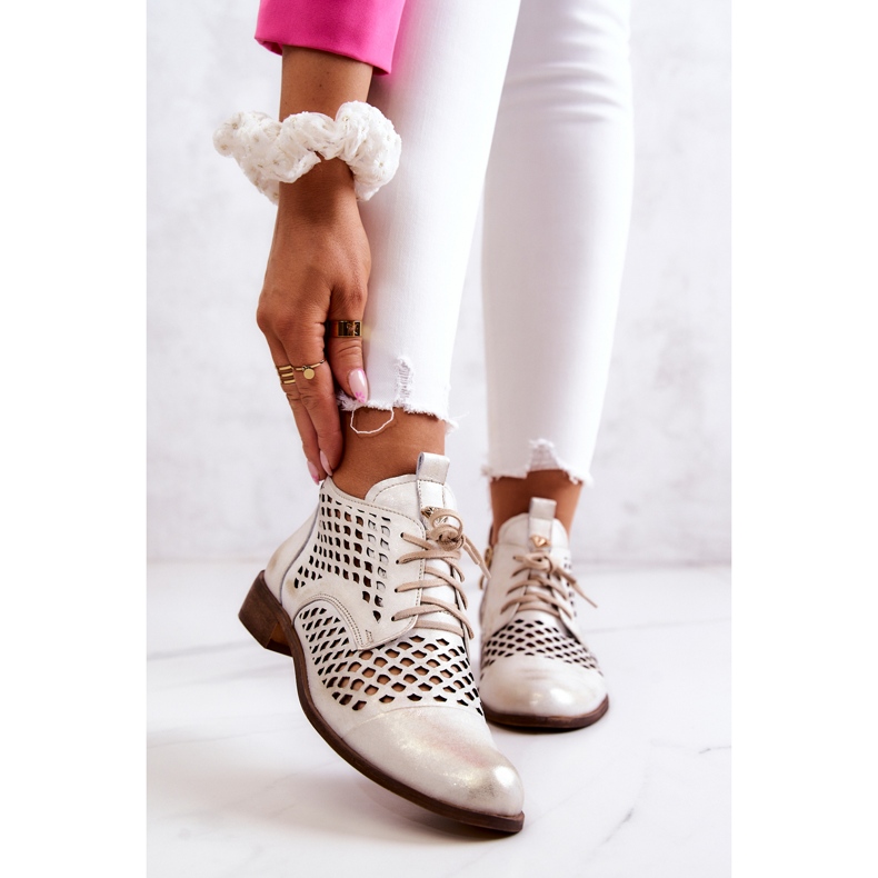 Botas de couro vazado Nicole 2704/004 branco e dourado 1