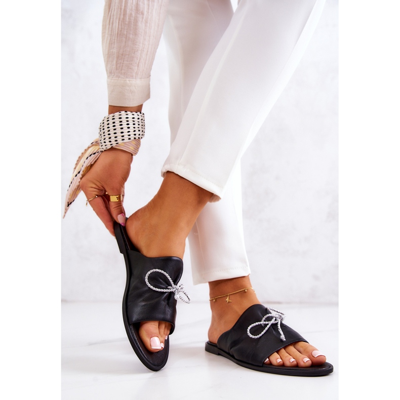 Chinelos femininos de couro Nicole 2659/001 preto 2