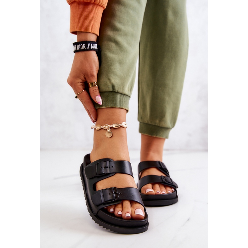 S.Barski Chinelos de borracha preta Corina com fivela preto 1 S.Barski Chinelos de borracha preta Corina com fivela preto 1