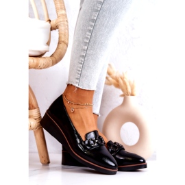 Vinceza Sapatos de cunha de couro envernizado preto Melodies 1