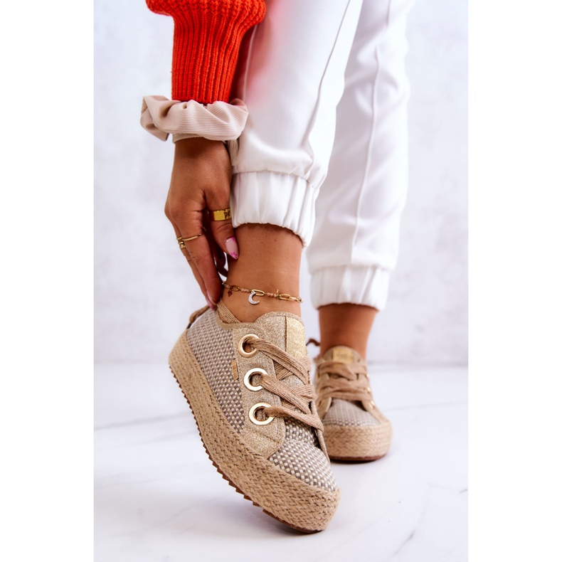 Tênis feminino trançado Big Star JJ274392 bege e dourado 1