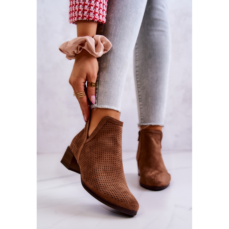 Vinceza Botas de camurça a céu aberto com um recorte marrom Carine castanho 1 Vinceza Botas de camurça a céu aberto com um recorte marrom Carine castanho 1