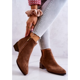 Vinceza Botas de camurça a céu aberto com um recorte marrom Carine castanho 2 Vinceza Botas de camurça a céu aberto com um recorte marrom Carine castanho 2