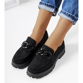 Sapatos pretos em uma sola grossa Nelis 1