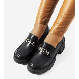 Mocassins pretos em uma sola grossa de Brant 1