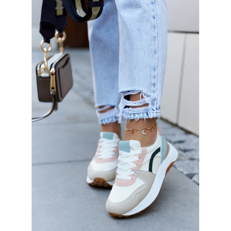 FG2 Tênis esportivos bege e verde coryse amarrados castanho 2