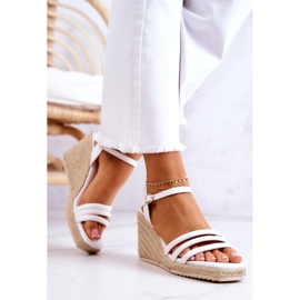 FJ1 Sandálias brancas da Louisiana em uma cunha branco 2