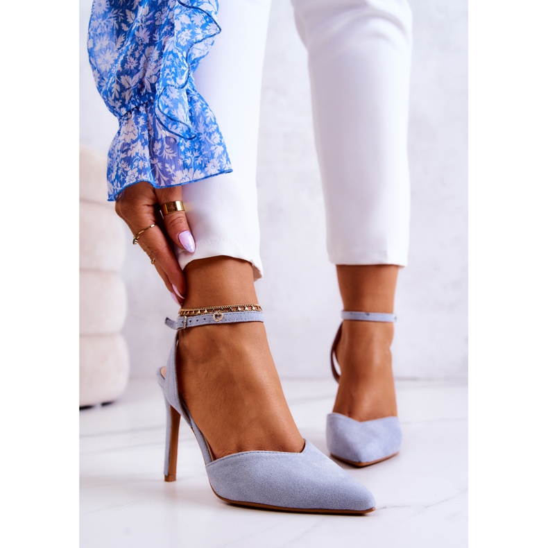 FB2 Saltos de camurça em uma fivela em Kharen Blue azul 1