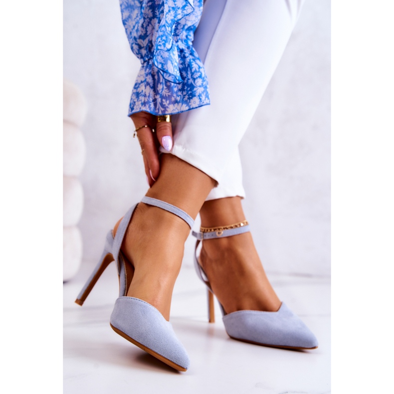 FB2 Saltos de camurça em uma fivela em Kharen Blue azul 2