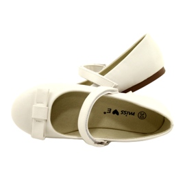 Sapatilhas brancas com laço de velcro branco 4