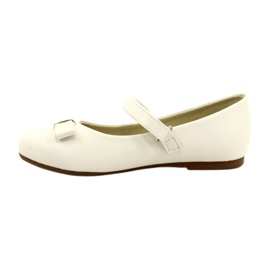 Sapatilhas brancas com laço de velcro branco 1