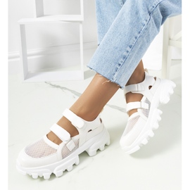 Tênis branco com sola de trator da Djurs 1