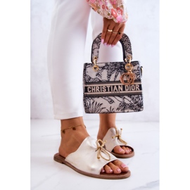 Chinelos femininos de couro Nicole 2659/004 branco e dourado 2