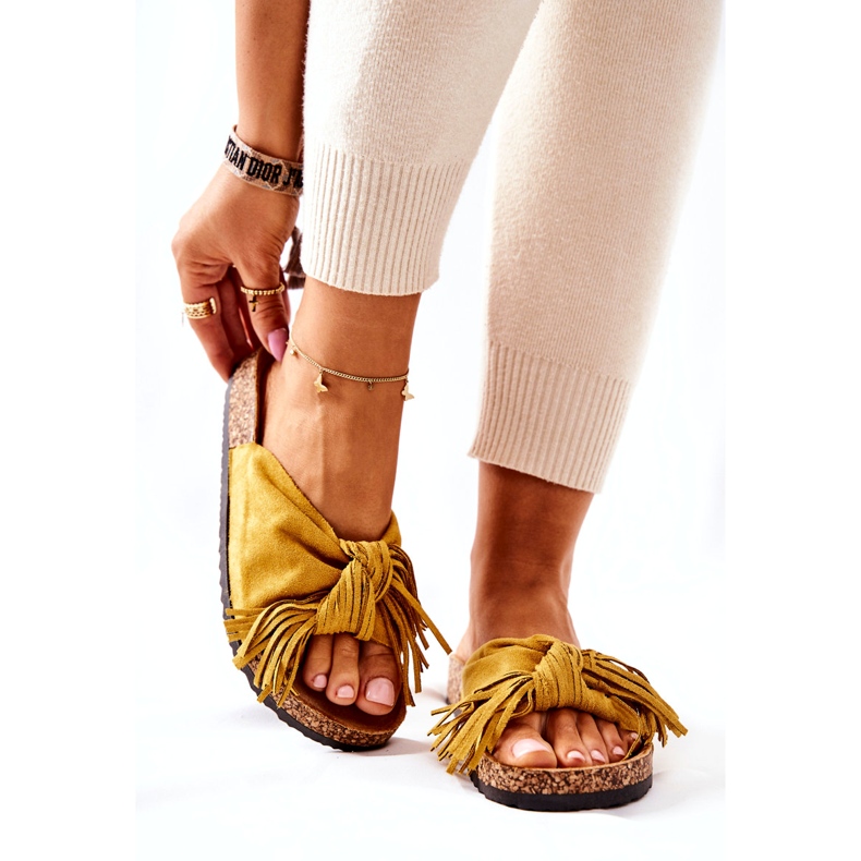 Chinelos amarelos com sola de cortiça e franjas 3