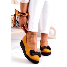 Bailarinas de camurça na plataforma Maciejka 05062-07 Amarelo 1