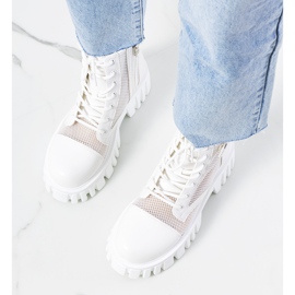 Botas brancas com cabedal Potts vazado branco 1