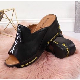 Chinelos de cunha pretos com inscrições Vinceza W JAN109 2 Chinelos de cunha pretos com inscrições Vinceza W JAN109 2