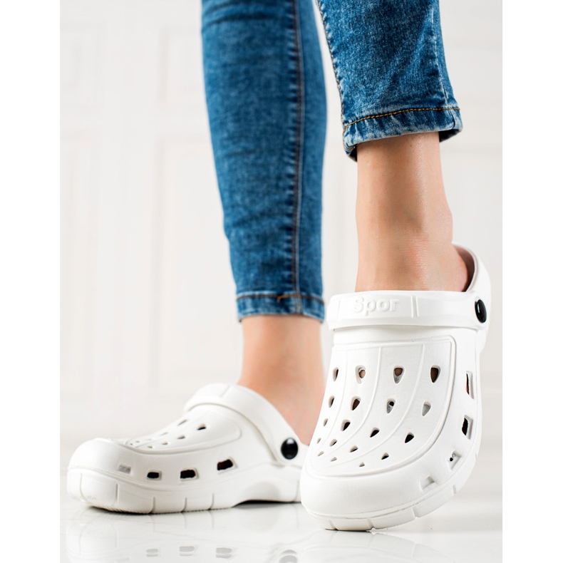 TRENDI chinelos brancos claros 1