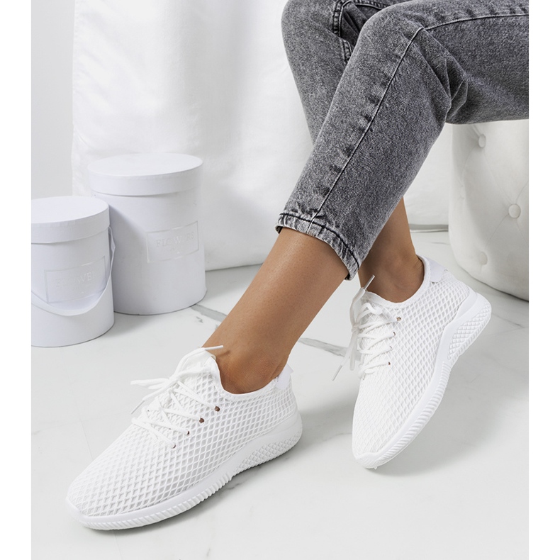 Tênis esportivo branco Amine 1