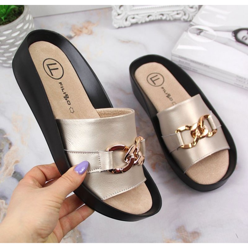 Chinelos de couro com corrente Filippo W PAW345B dourado 1