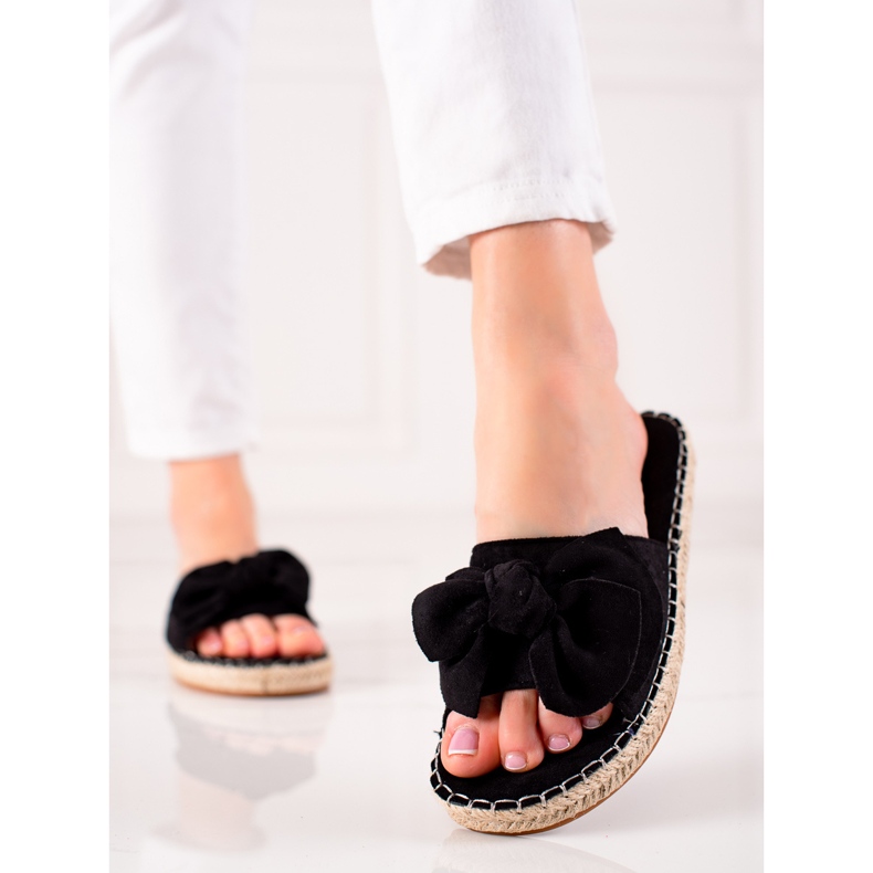 TRENDI Kalpki preto com um arco 2 TRENDI Kalpki preto com um arco 2