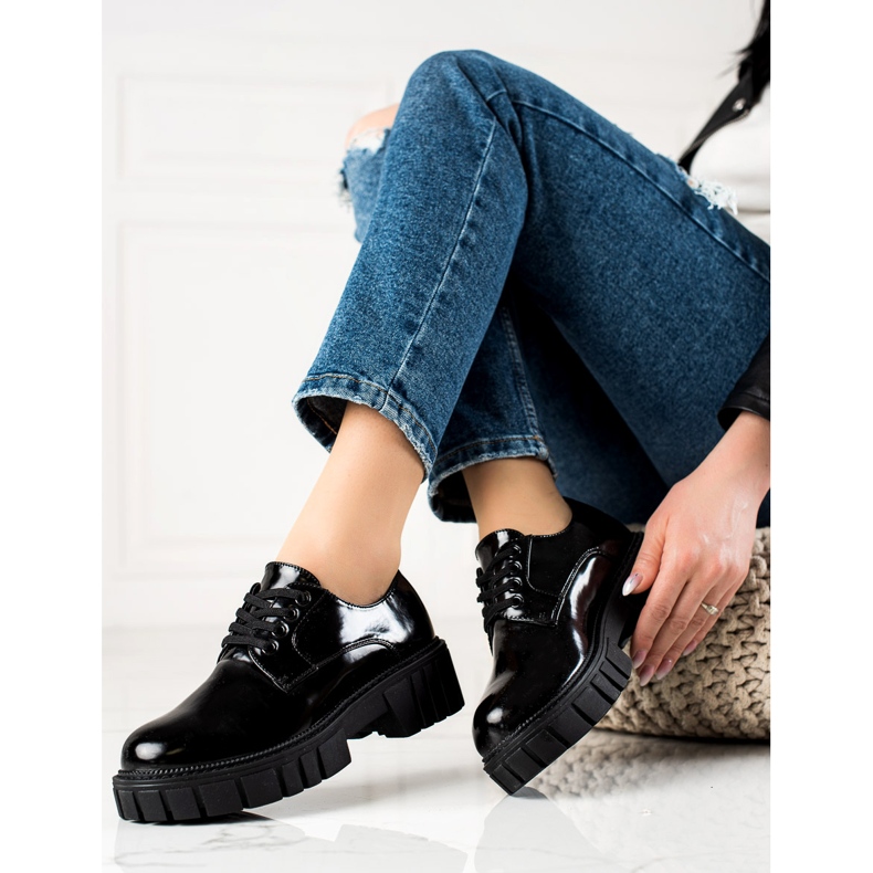 Sapatos pretos na plataforma La.Fi 1