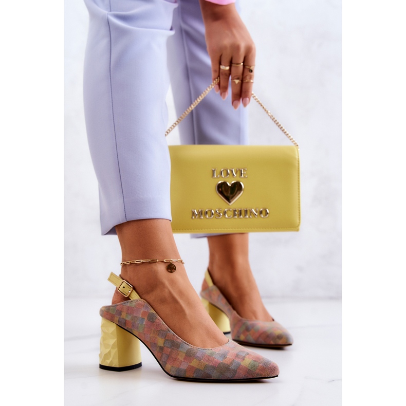 Bombas de camurça em um poste Maciejka 05427-39 Multicolorido amarelo 2