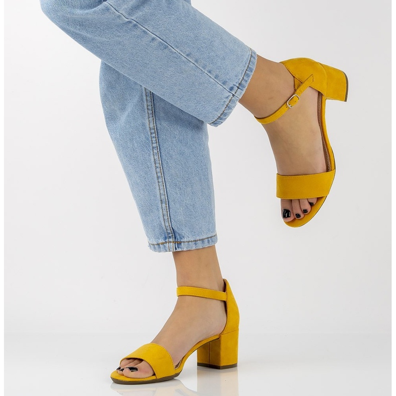 Sandálias amarelas Filippo DS787 / 20 anos amarelo 1