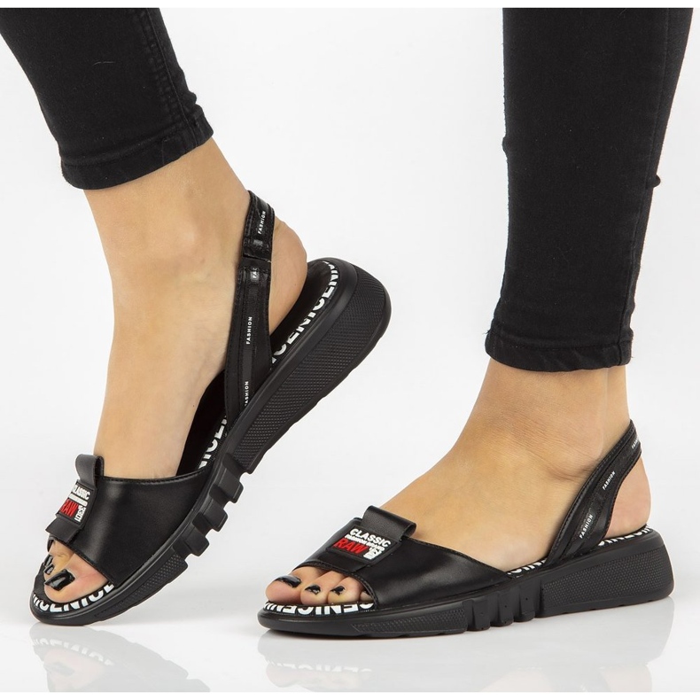 Sandálias pretas na cunha Filippo DS2352 / 21 Bk preto 1