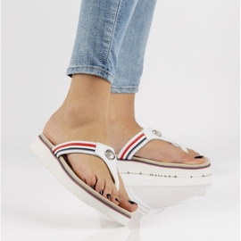 Chinelos de couro Filippo DK2327 / 21 Wh branco 1