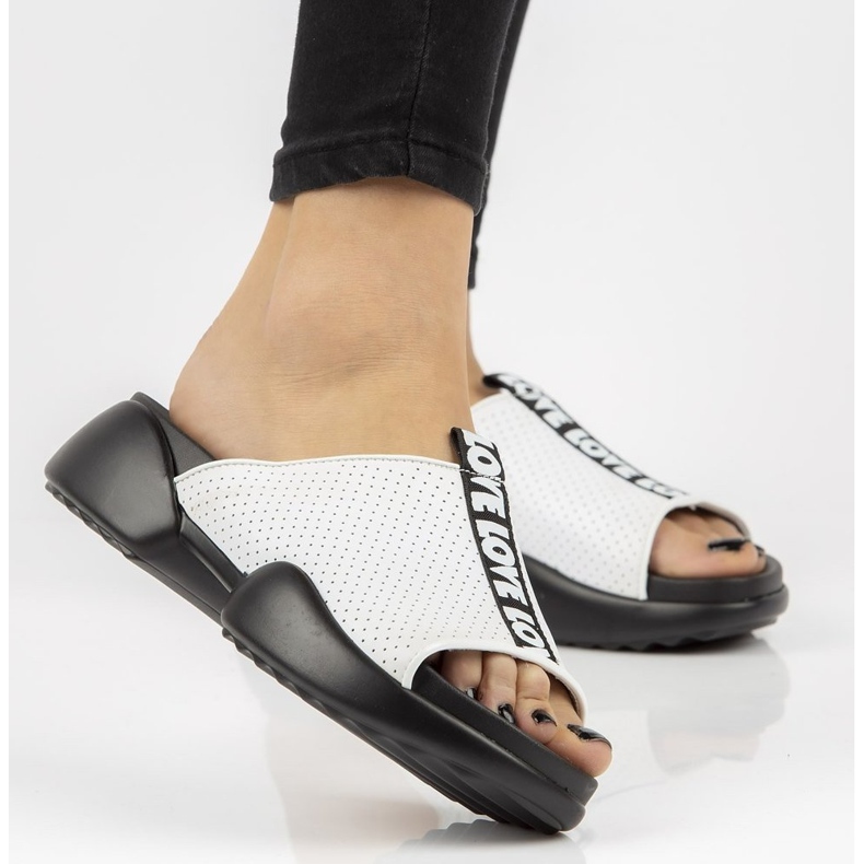 Chinelos de couro Filippo DK2168 / 21 Wh branco 1