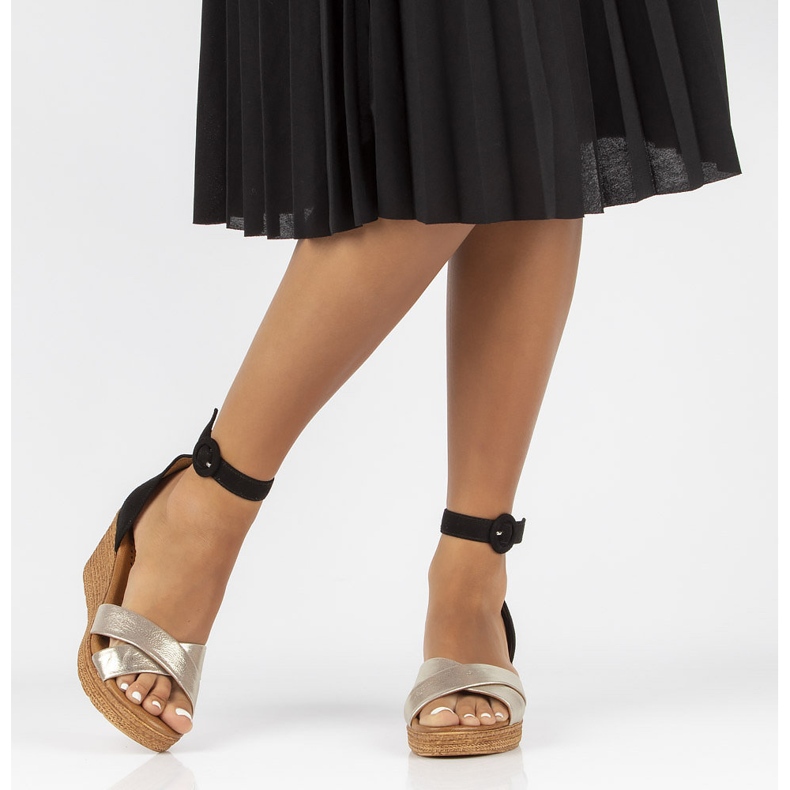 Sandálias de couro Filippo 04565-25 / 00-5 dourado e preto 1