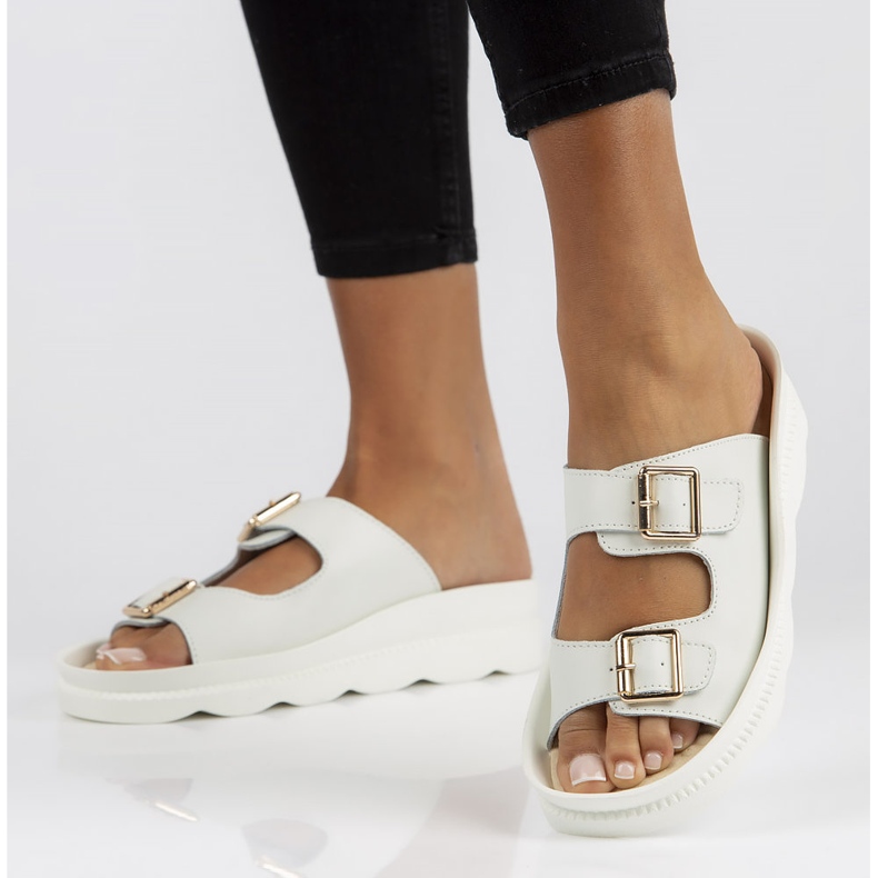 Chinelos de couro Filippo DK3599 / 22 Wh branco 1