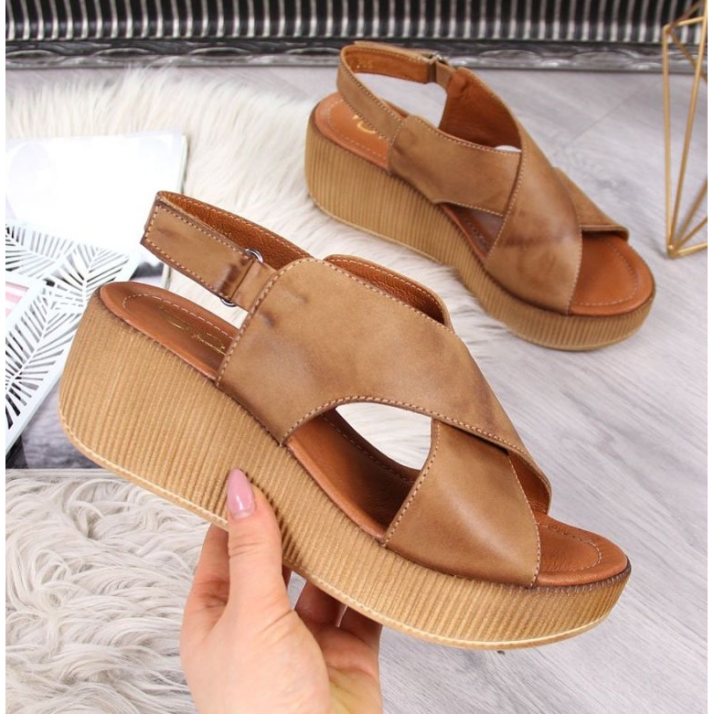 Sandálias de couro na plataforma marrom Dolce Pietro W P74A 1