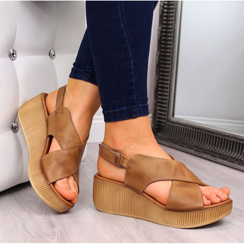 Sandálias de couro na plataforma marrom Dolce Pietro W P74A 2