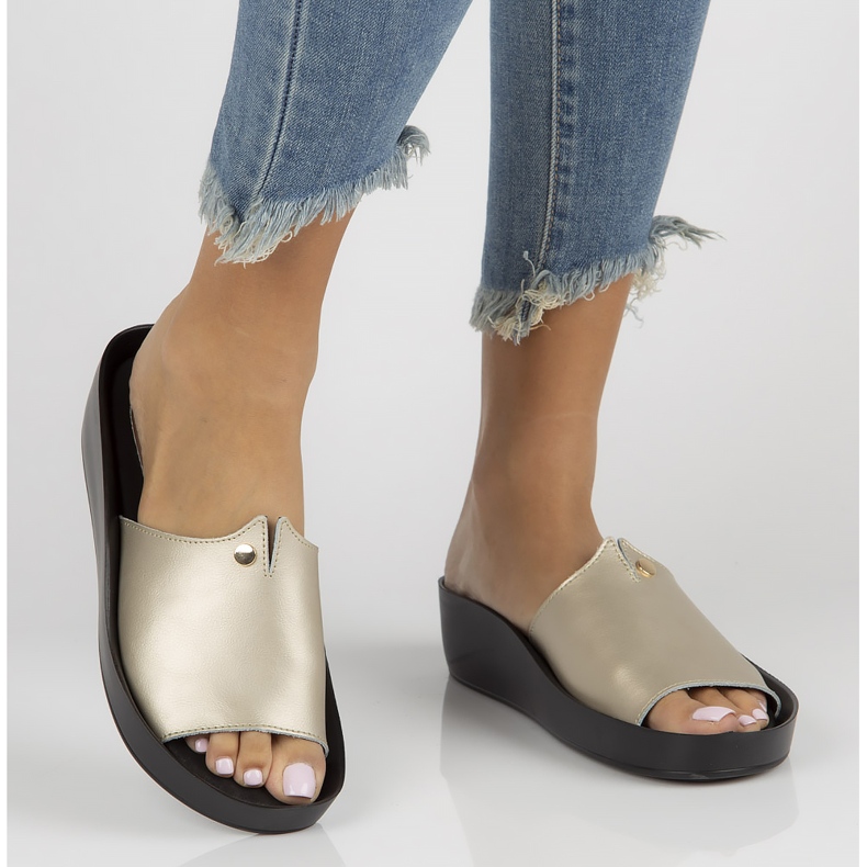 Chinelos de couro Filippo DK2059 / 22 Go golden dourado 1