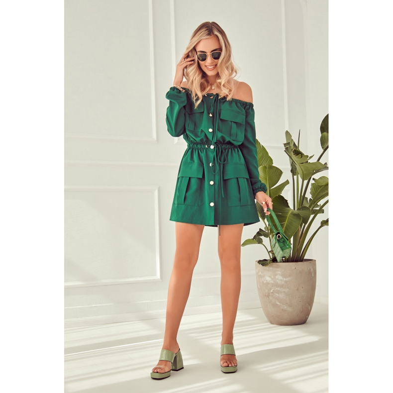 FM1 Chinelos envernizados em uma barra verde de Seattle 1