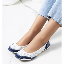 Bailarinas de couro branco vazado Wascana azul marinho 1