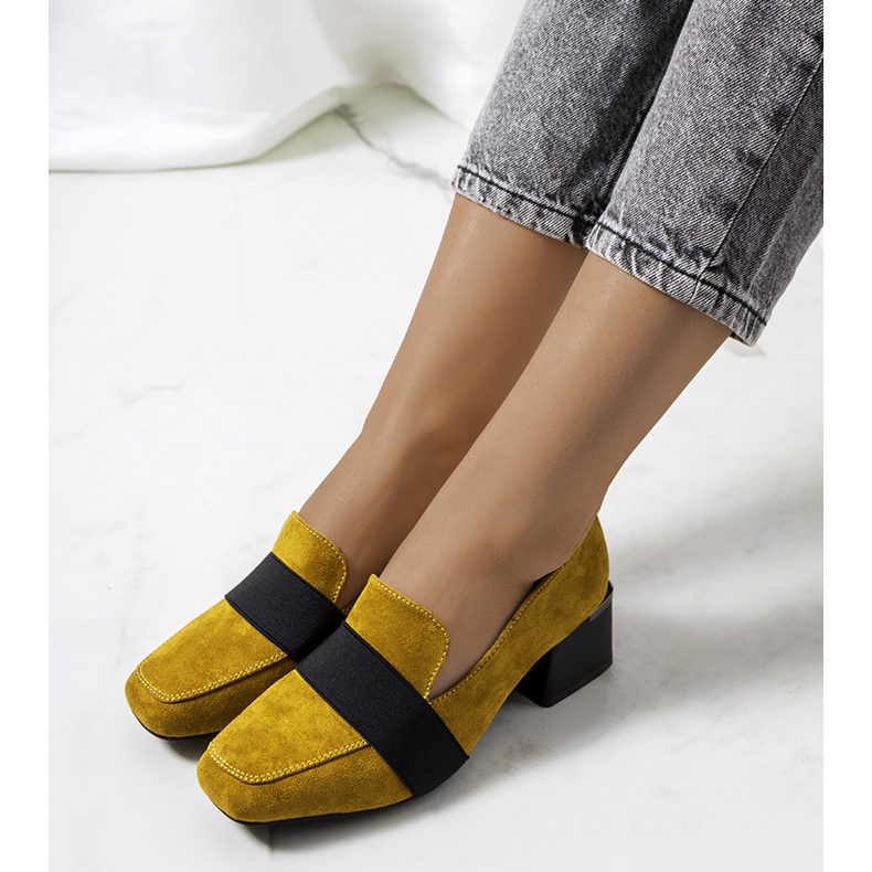 Brogues amarelos no posto Arden preto 1